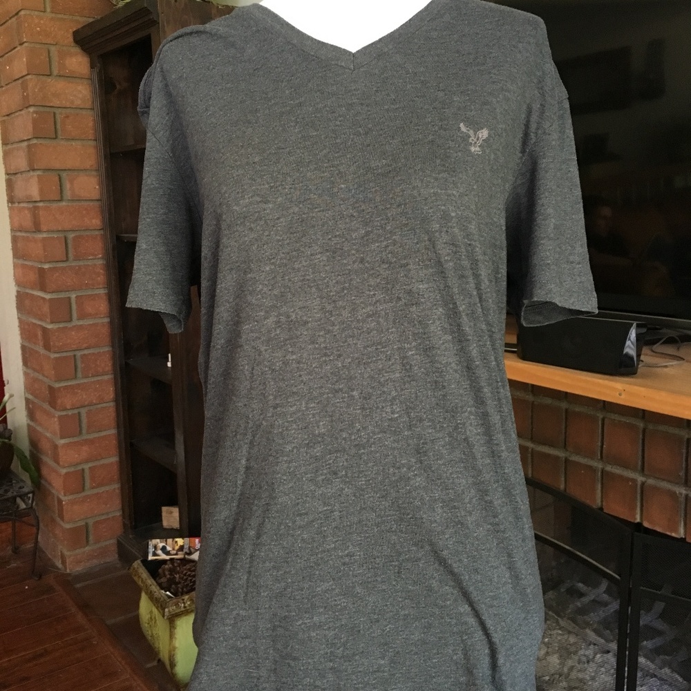 Mens American Eagle V-Neck size M. Great condition